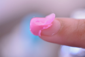 Hur man tar bort schellack från naglarna