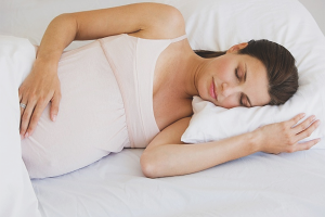 كيف تنام أثناء الحمل