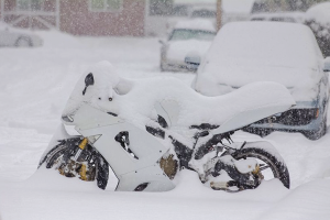 Kışın bir motosiklet nasıl saklanır