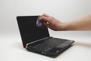 How to clean a laptop screen