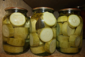 Wie man Zucchini für den Winter konserviert