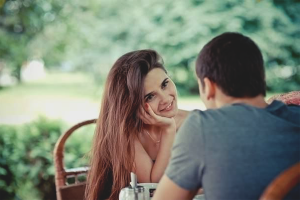 Com comunicar-se amb una noia perquè s’enamori