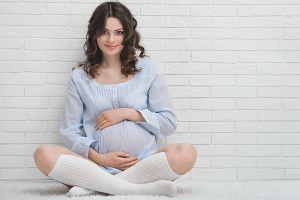 Waarom zwangere vrouwen niet met gekruiste benen kunnen zitten