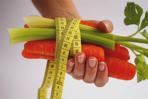 Wie man zur Gewichtsreduktion auf die richtige Ernährung umstellt