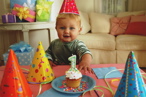 Hogyan ünnepeljük a gyermek születésnapját egy évvel