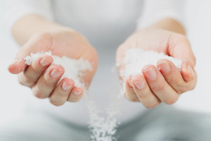 Come rimuovere il sale dal corpo per perdere peso