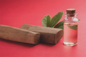 Esenciálny olej zo santalového dreva