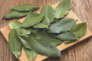 Πώς να χρησιμοποιήσετε φύλλα δάφνης για απώλεια βάρους