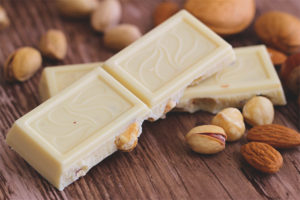 Prednosti i štete od bijele čokolade