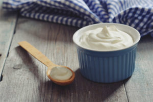Fördelarna och skadorna med grekisk yoghurt