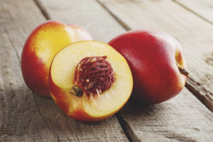 A nektarin előnyei és káros hatásai