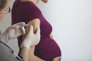 Voidaanko raskaana olevia naisia ​​rokottaa?