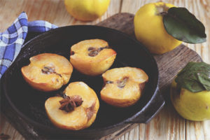How to bake quince in the oven