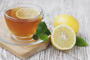 Fördelarna och skadorna av citronte