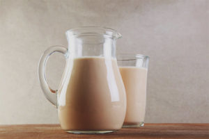 Hvad er forskellen mellem bagt mælk og almindelig