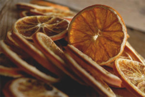 Hogyan szárítsunk meg narancsot dekorációval