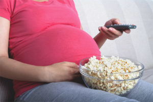 Les dones embarassades poden menjar crispetes